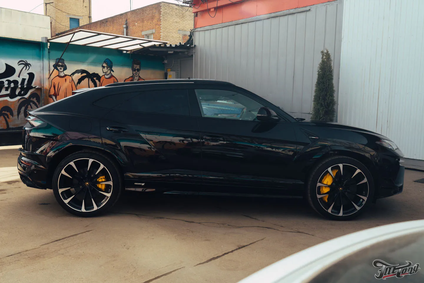 Окрасили суппорта для Lamborghini Urus